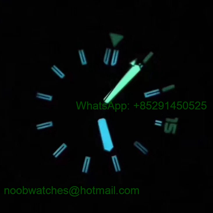 Replica IWC Aquatimer Automatic IW329002 V6F 1:1 Best Black dial on SS Bracelet MIYOTA 9015