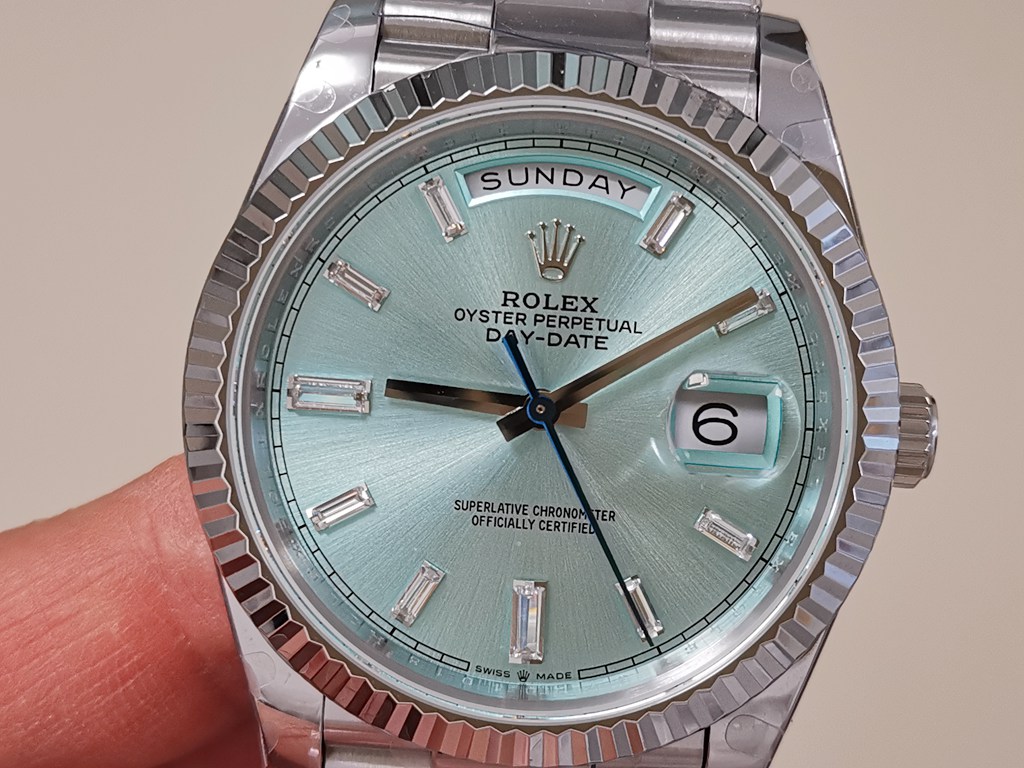 Replica Rolex DayDate 40mm QF SuperClone Ice Blue Diamond Dial President A2836 V5 Gain Weight