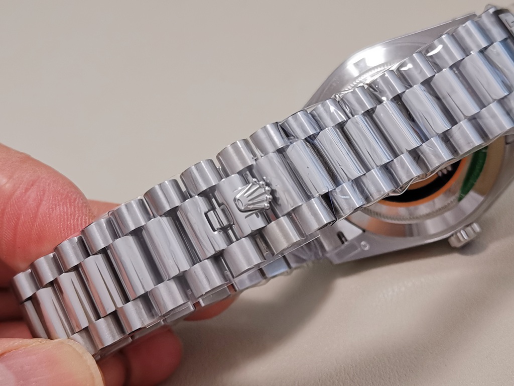 Replica Rolex DayDate 40mm QF SuperClone Ice Blue Diamond Dial President A2836 V5 Gain Weight