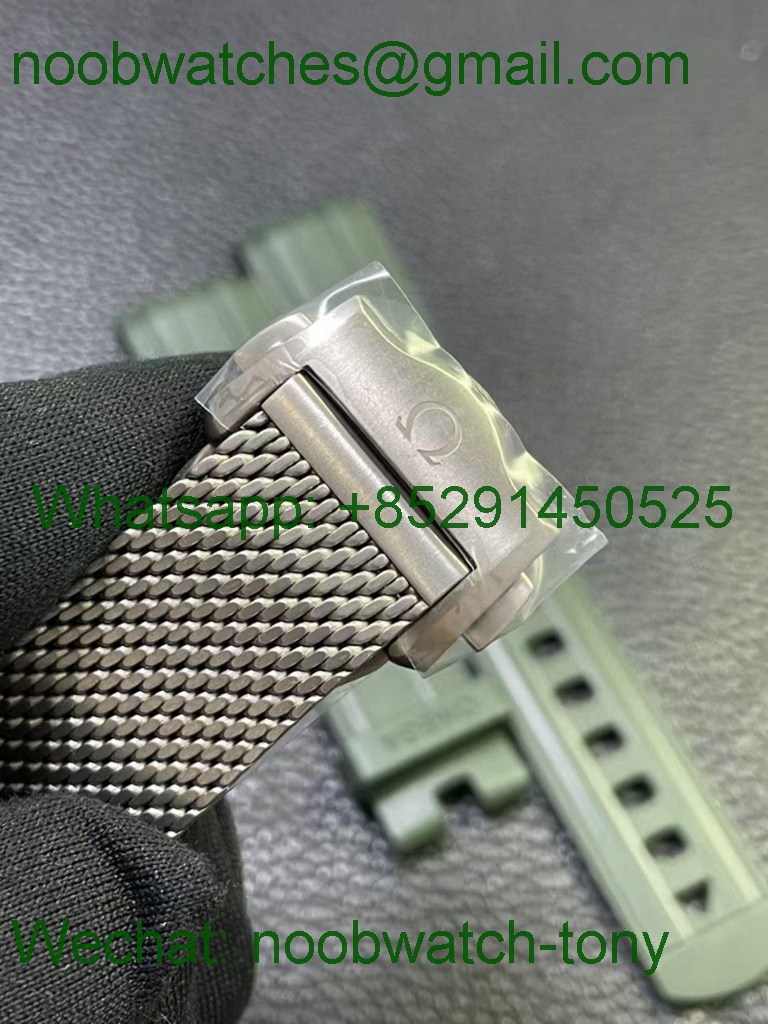 Replica OMEGA Seamaster 300M Diver Titanium Bronze VSF 1:1 Best SuperCLone Green Dial on Titanium Mesh Bracelet A8806