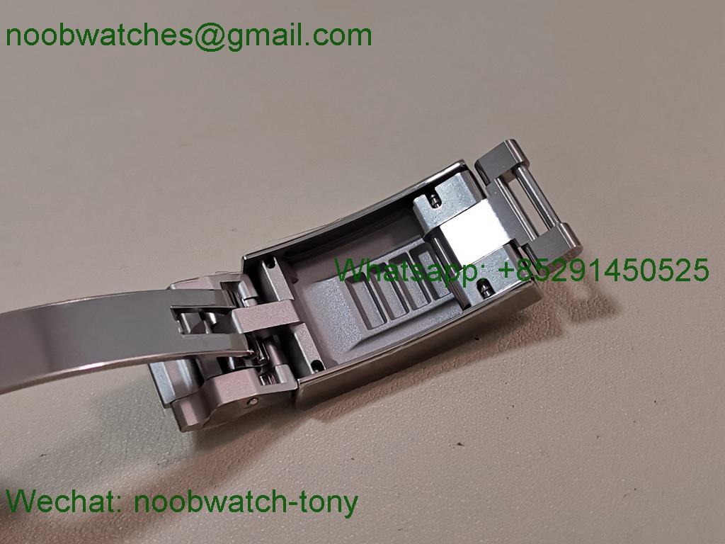 Replica Rolex Daytona 126519 Black Silver Dial EWE OysterFlex A4131