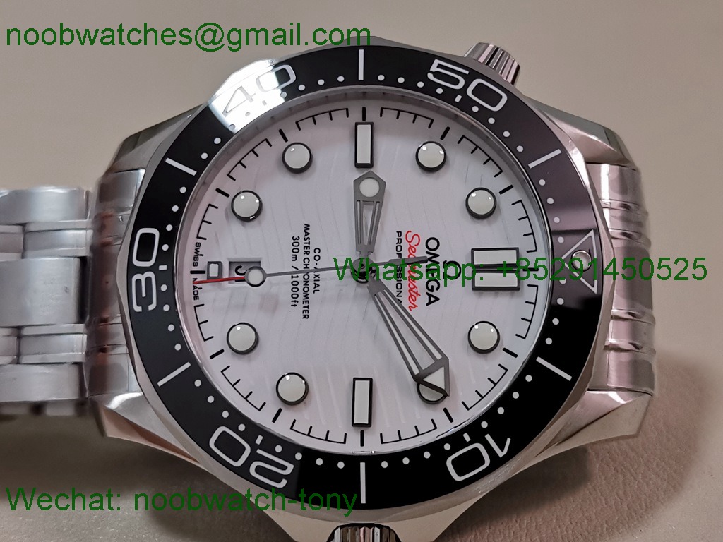 Replica OMEGA Seamaster Diver 300M White Dial Black Bezel V4 VSF 1:1 Best SuperClone 8800