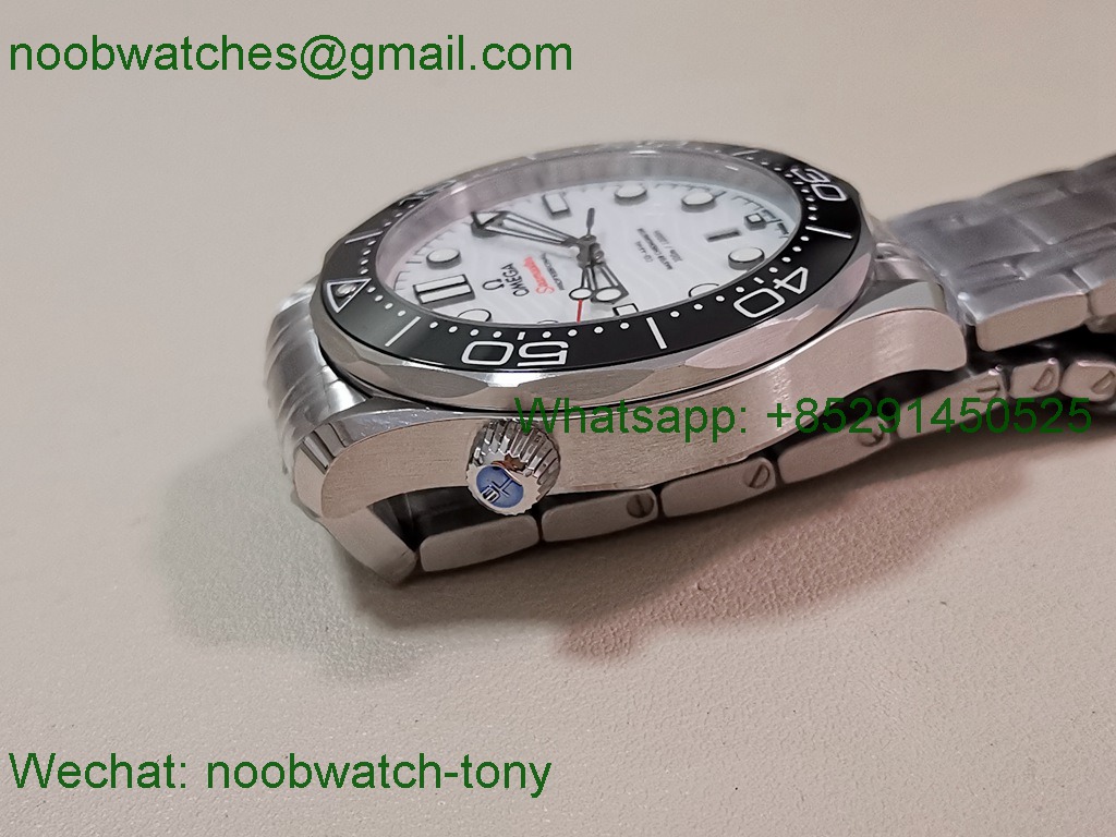Replica OMEGA Seamaster Diver 300M White Dial Black Bezel V4 VSF 1:1 Best SuperClone 8800