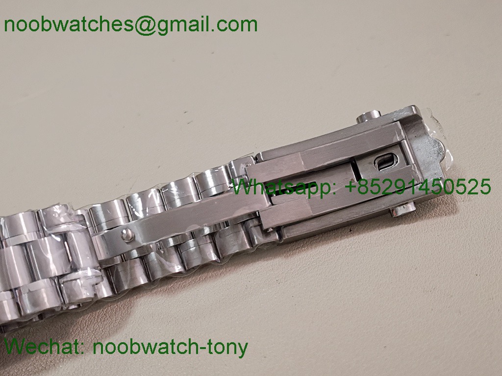 Replica OMEGA Speedmaster Silver Snoopy Award 50th Anniversary N1F 1:1 Best SuperCLone 3861