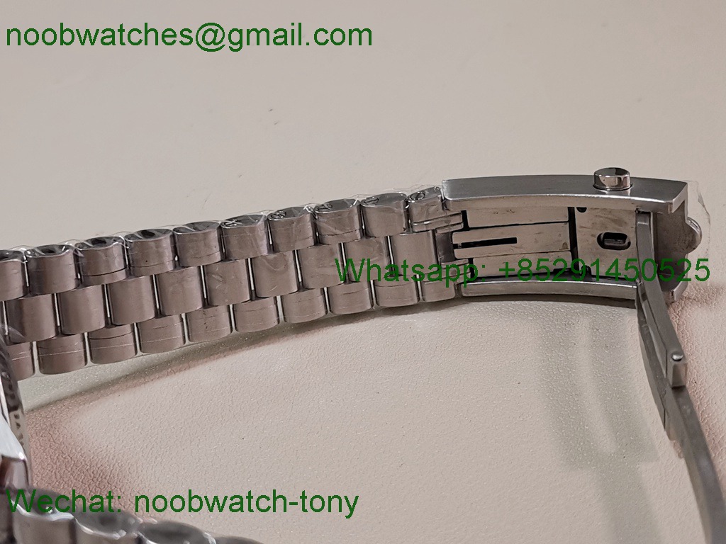 Replica OMEGA Speedmaster Silver Snoopy Award 50th Anniversary N1F 1:1 Best SuperCLone 3861